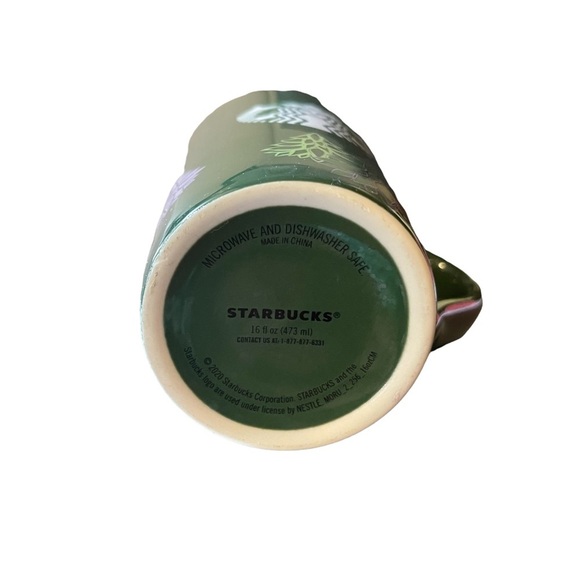 Starbuck Christmas Tree Mug - Picture 5 of 6